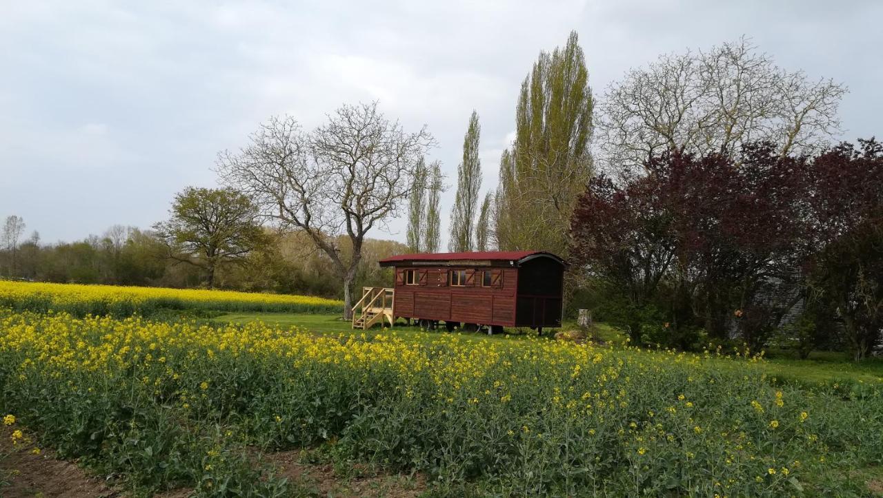 Bed and Breakfast La Ferme De L'Isle Et Sa Roulotte Avaray Zewnętrze zdjęcie